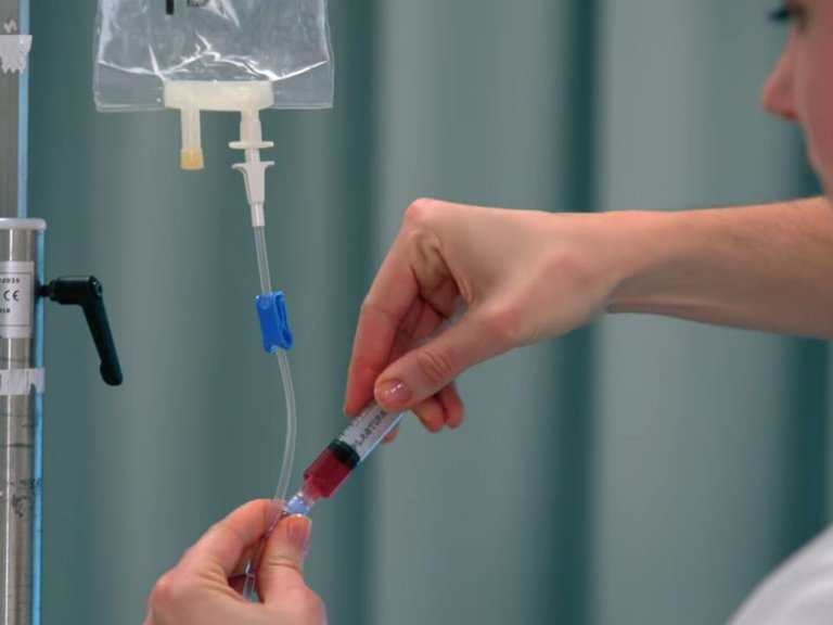 Duurzaam infuusgebruik: minder afval en CO₂, goedkoper &eacute;n beter voor pati&euml;nt en verpleegkundige