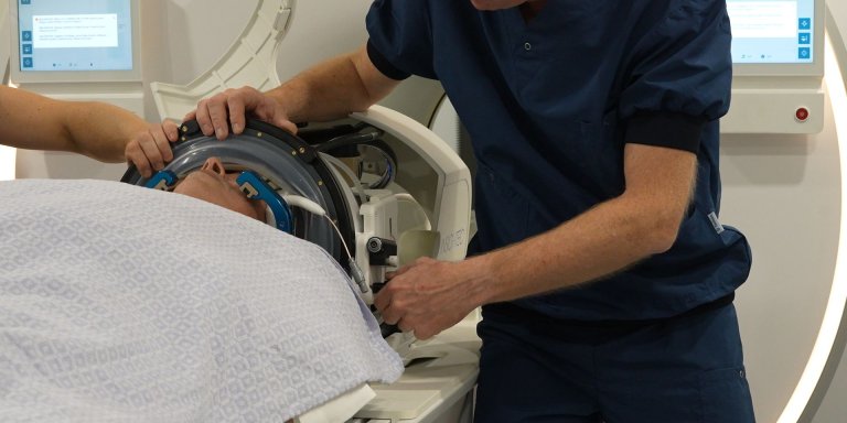 Amsterdam UMC eerste Nederlandse ziekenhuis met nieuwe behandeling voor essentiële tremor