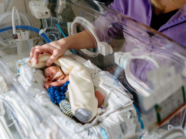 Veel ouders van zeer vroeg geboren baby&rsquo;s houden zware stressklachten
