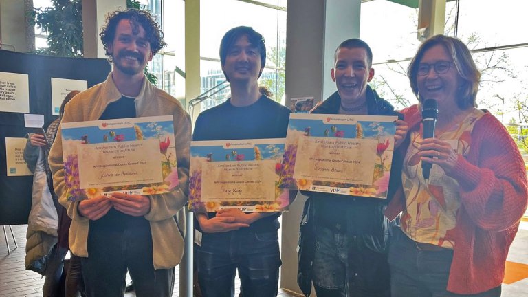From left to right: winners Joshua van Apeldoorn, Gary Yeung, Susanne Bruins and APH director Martine de Bruijne