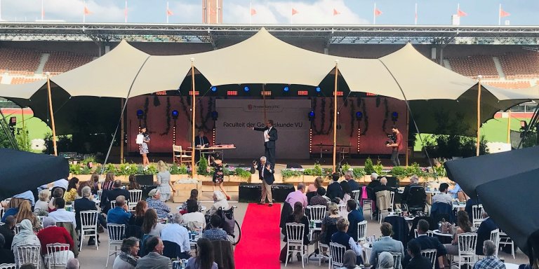 Unieke diploma-uitreiking in het Olympisch Stadion
