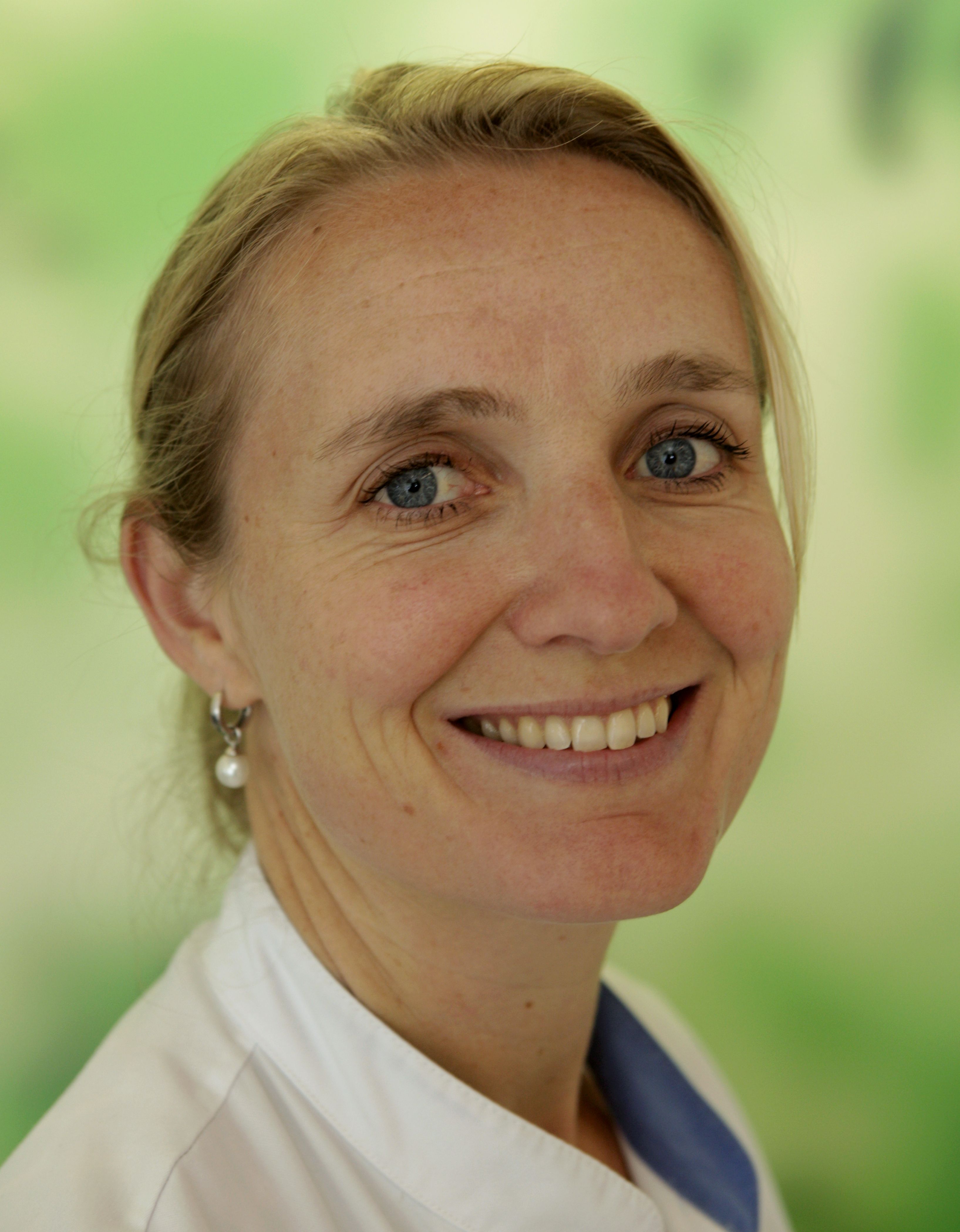 Annemarie Becker - Commissaris 