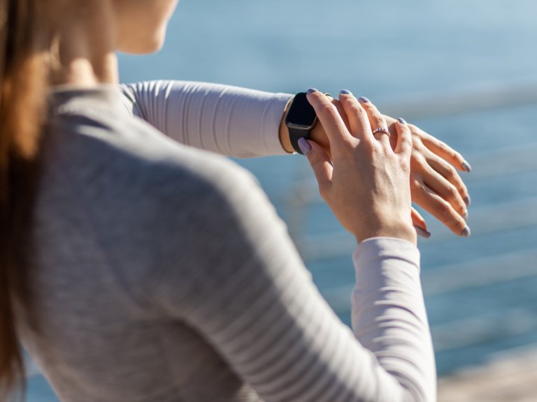 Smartwatch use enhances the detection of heart arrythmias, increasing the quality of care.