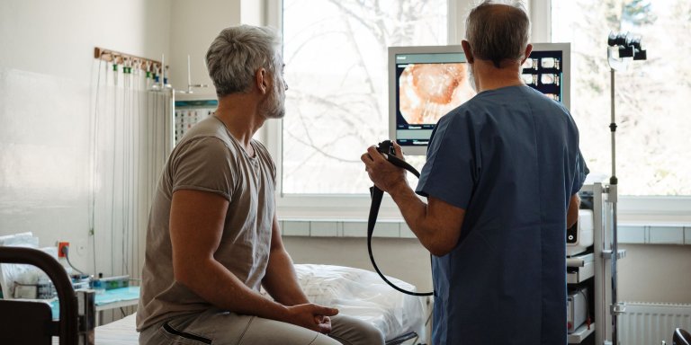 Controle na risicovolle darmpoliepen kan twee jaar later: net zo veilig, veel minder belastend