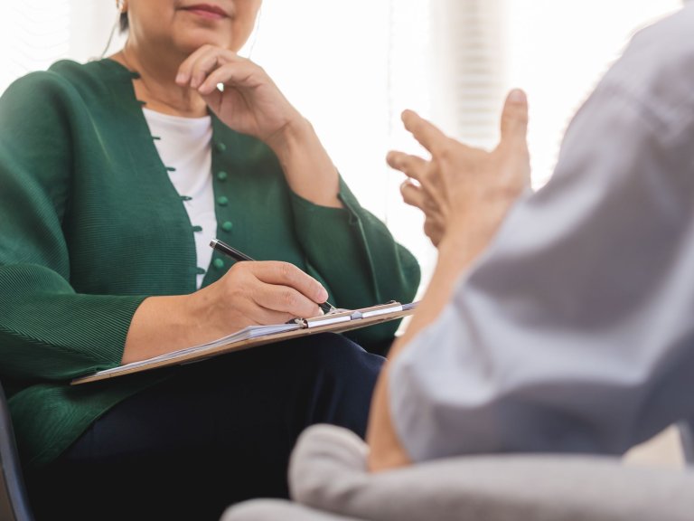 Volwassenen met jeugdtrauma hebben baat bij behandelen depressie