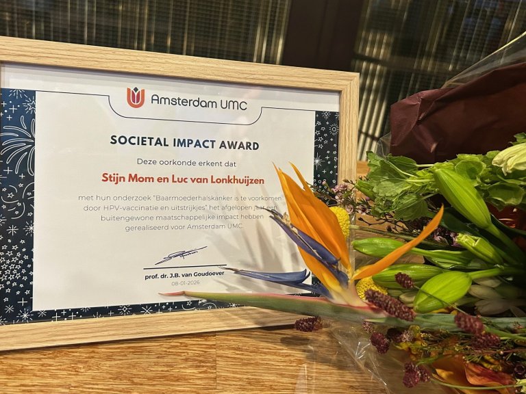 Stijn Mom and Luc van Lonkhuijzen win Amsterdam UMC Societal Impact Award!   