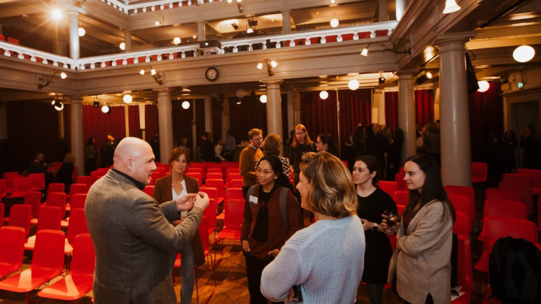 André Kuipers talking with participants of event 