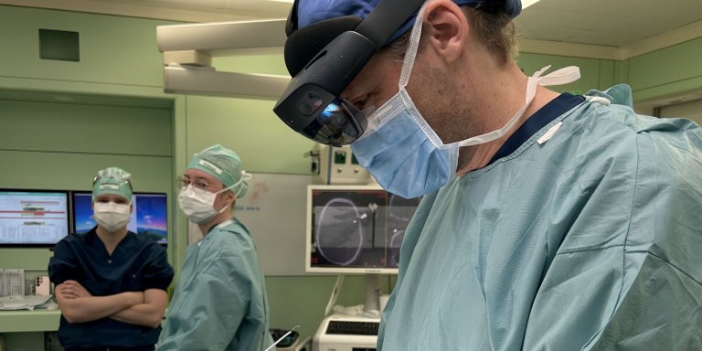Primeur Amsterdam UMC: hersenoperatie met een hologram