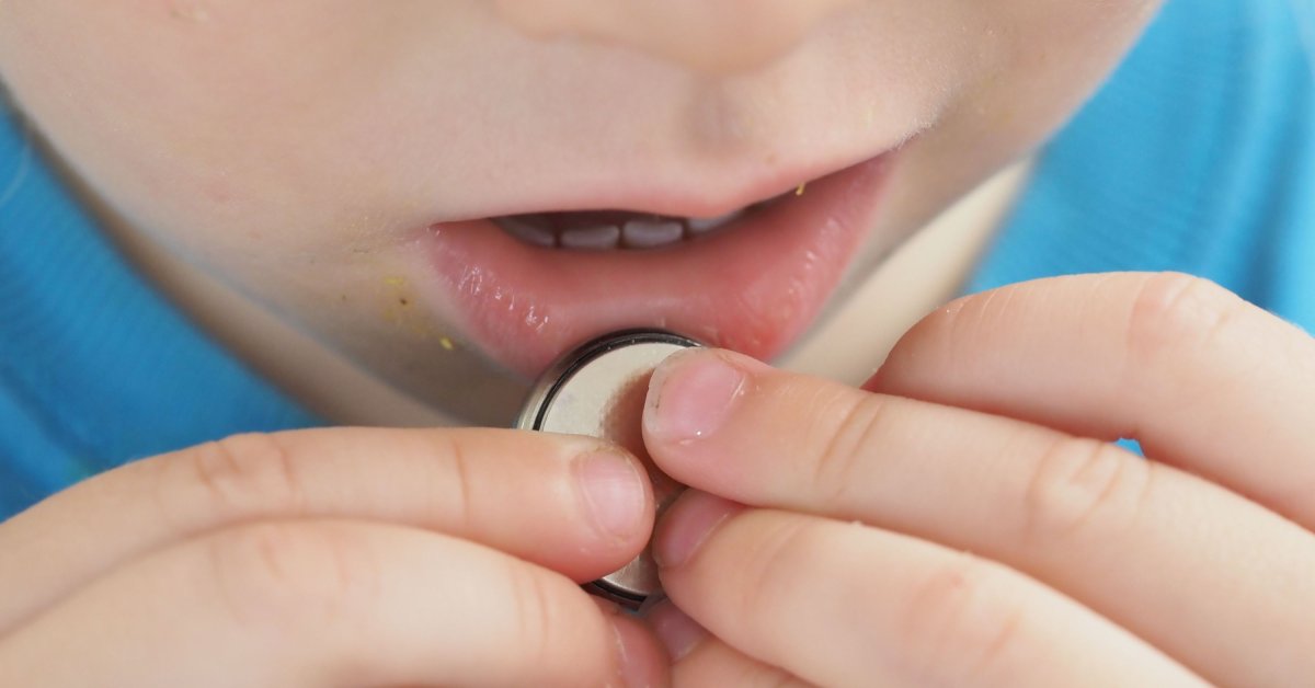 Inslikken batterijen levensgevaarlijk voor jonge kinderen