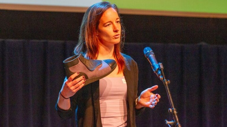 Lisa Vossen during her pitch