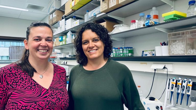 From left to right: Postdoc Dr. Dankers and PI Dr. van Baarsen