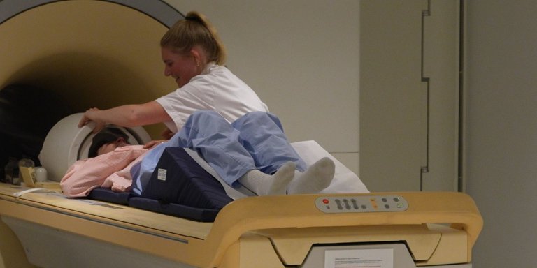 7 Tesla MRI-scanner maakt hersenoperatie bij de ziekte van Parkinson preciezer