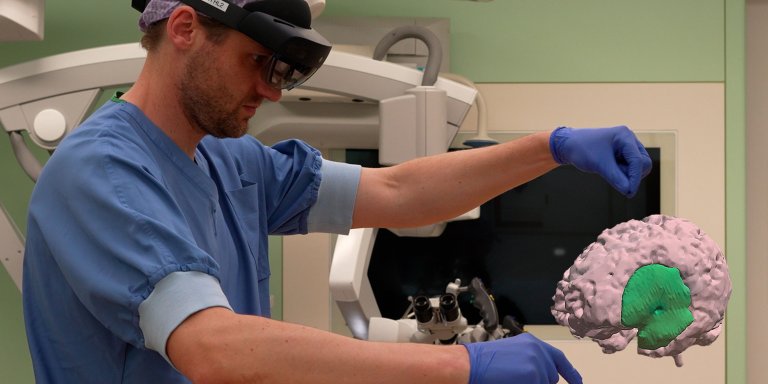 Primeur Amsterdam UMC: hersenoperatie met een hologram