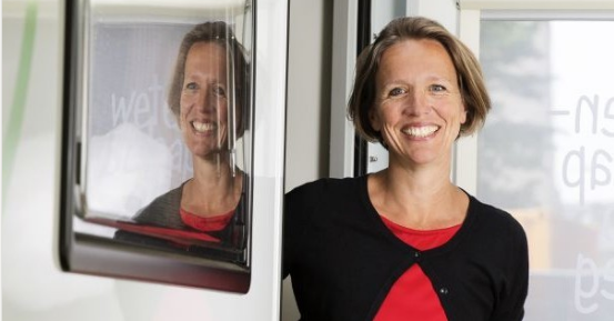 Picture of Tessa Rosenboom with reflection in screen
