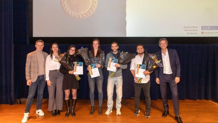 Winners of the AMS Scientific Poster Prizes 2024. From left: Professor Evert Verhagen (day chair), Maria Luiza di Carlo Riato (2nd day chair), Laura Ventura, Lisa Vossen, Edwin Reuvers, Muhammad Ikwan Zein and professor Richard Jaspers.