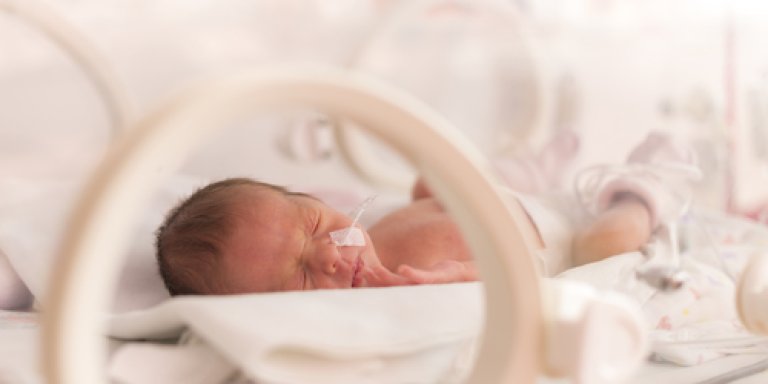 Veel stress door beperking bezoek aan zieke baby