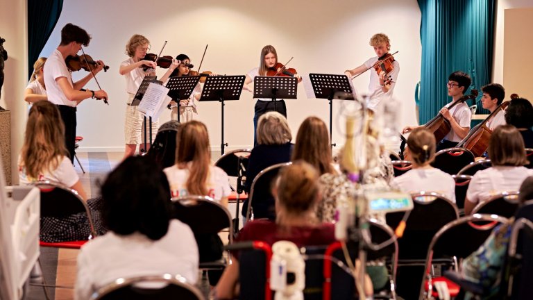 Concertgebouworkest Young raakt gevoelige snaar in Amsterdam UMC