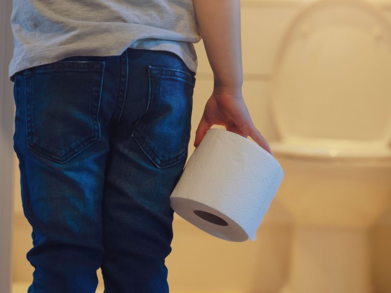 Scholieren mijden school-wc’s met buikpijn, misselijkheid en incontinentie tot gevolg