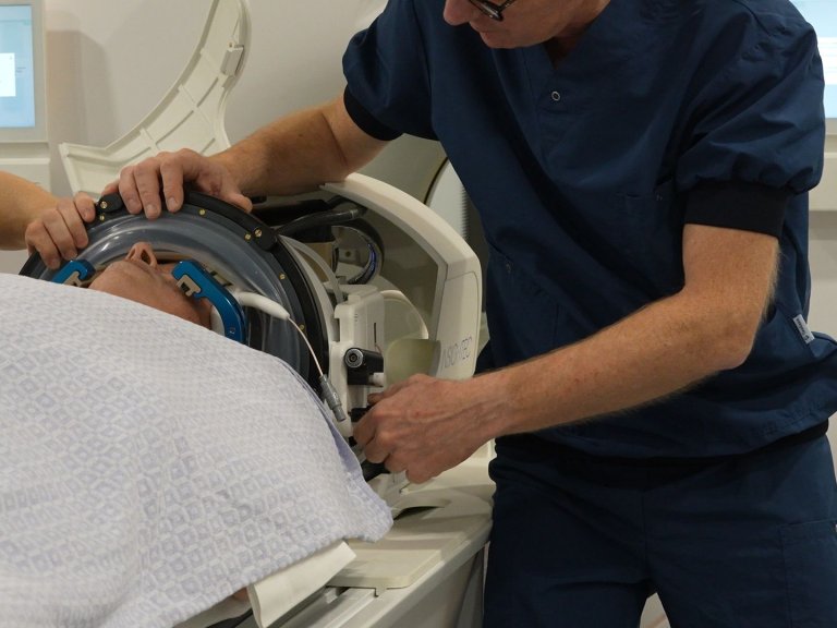 Amsterdam UMC eerste Nederlandse ziekenhuis met nieuwe behandeling voor essentiële tremor