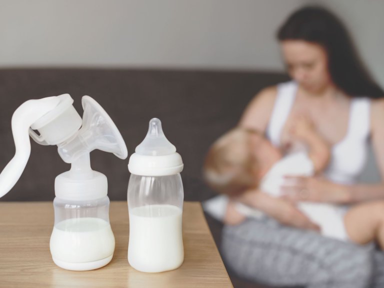 Meeste antistoffen in moedermelk na vaccinatie met Pfizer of Moderna