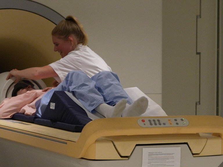 7 Tesla MRI-scanner maakt hersenoperatie bij de ziekte van Parkinson preciezer