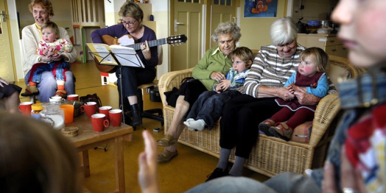 Vrijwilligerswerk heeft positief effect op mensen met dementie